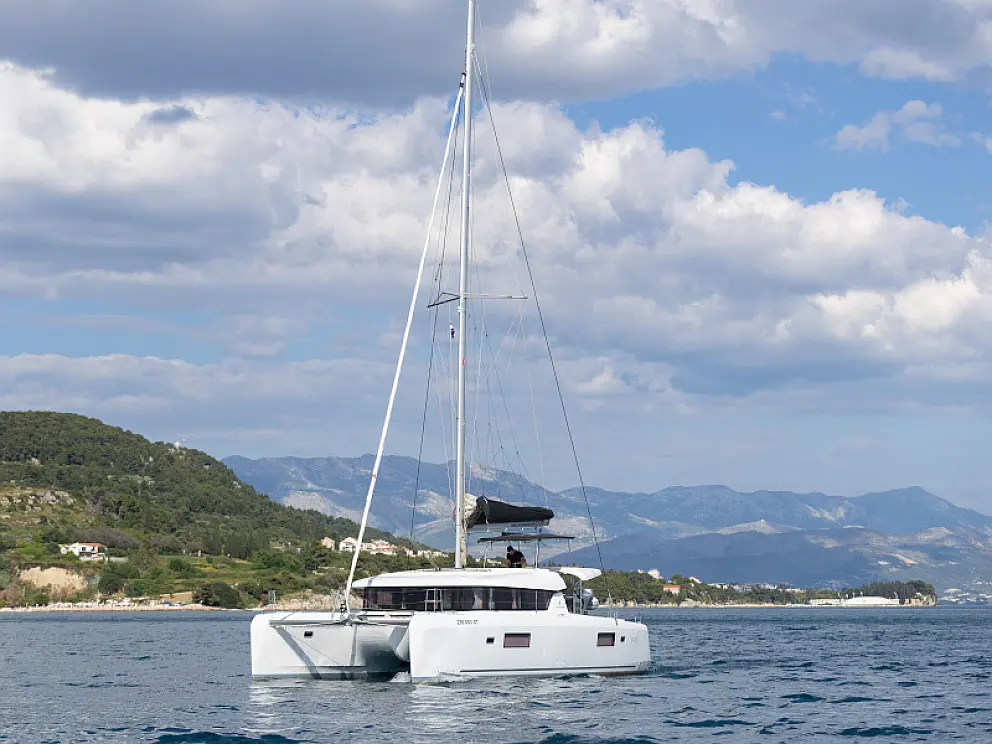 Lagoon 42